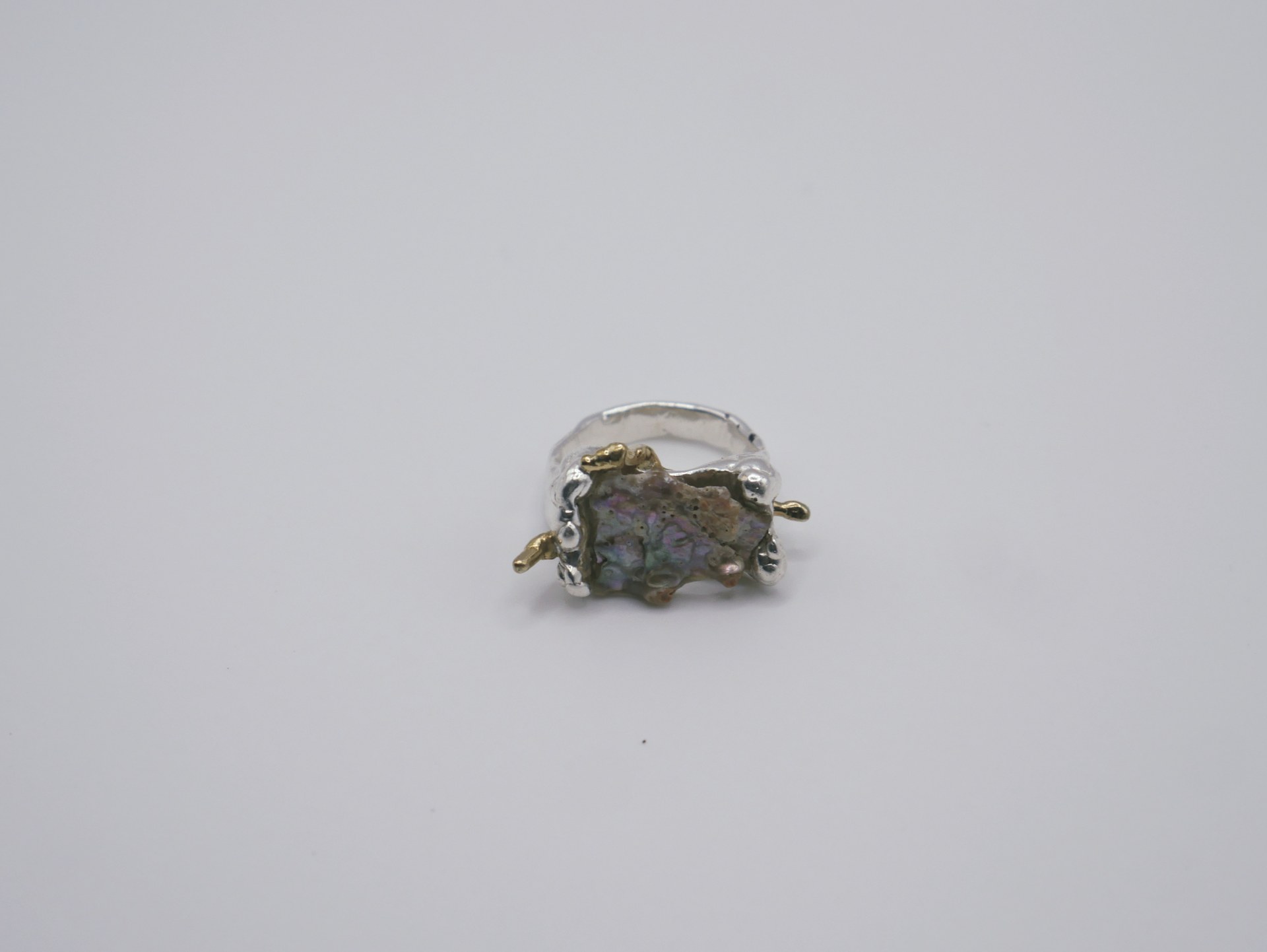 Hand-crafted silver, shell and stone jewellery by Leomour