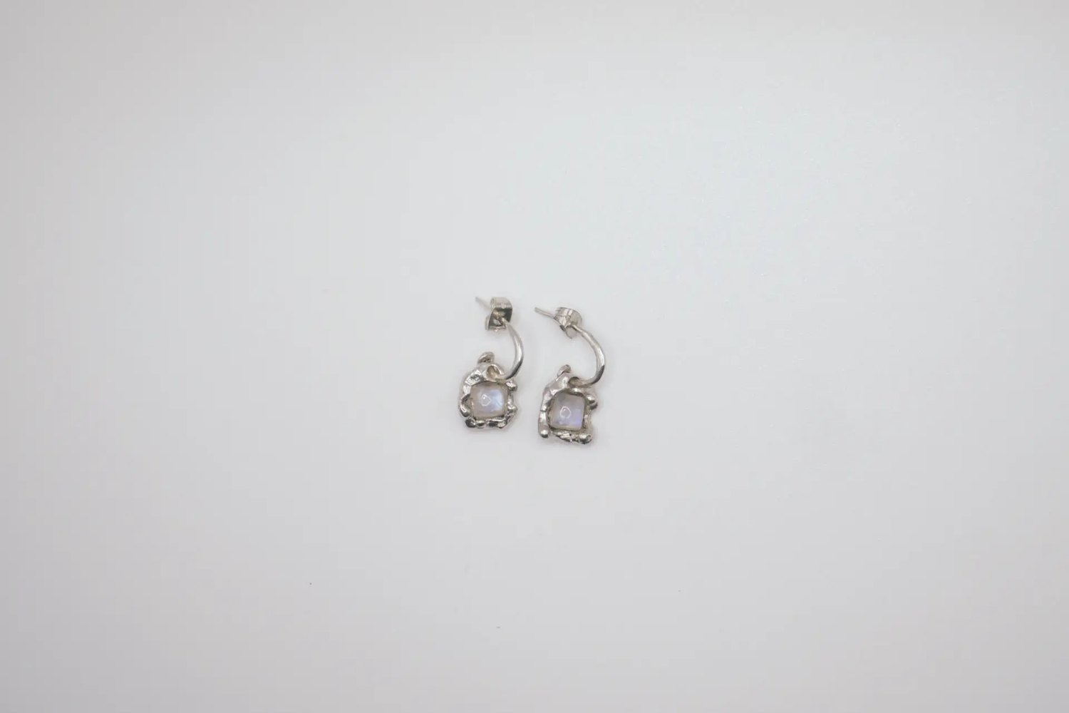 Hand-crafted silver, shell and stone jewellery by Leomour