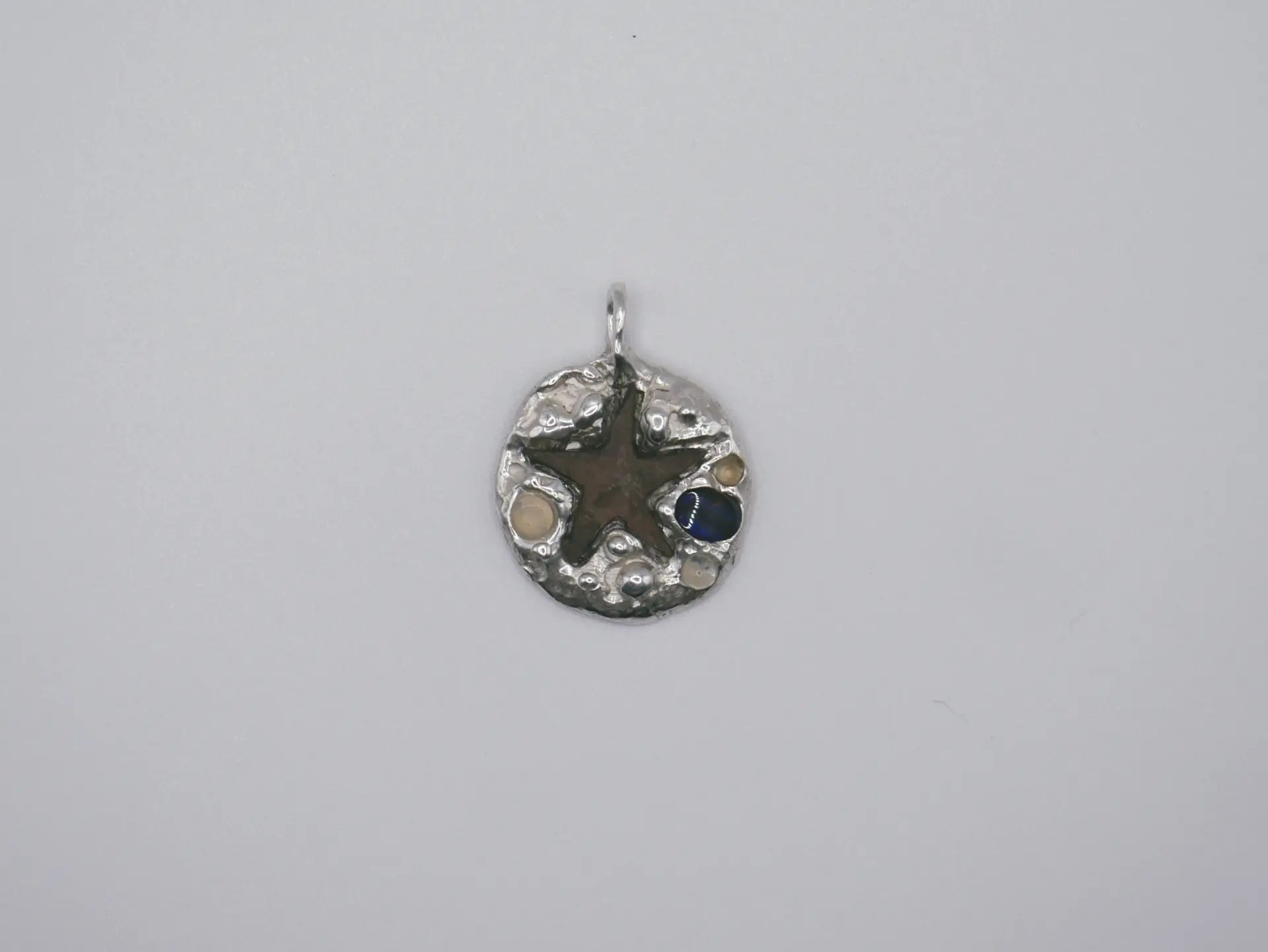Hand-crafted silver, shell and stone jewellery by Leomour