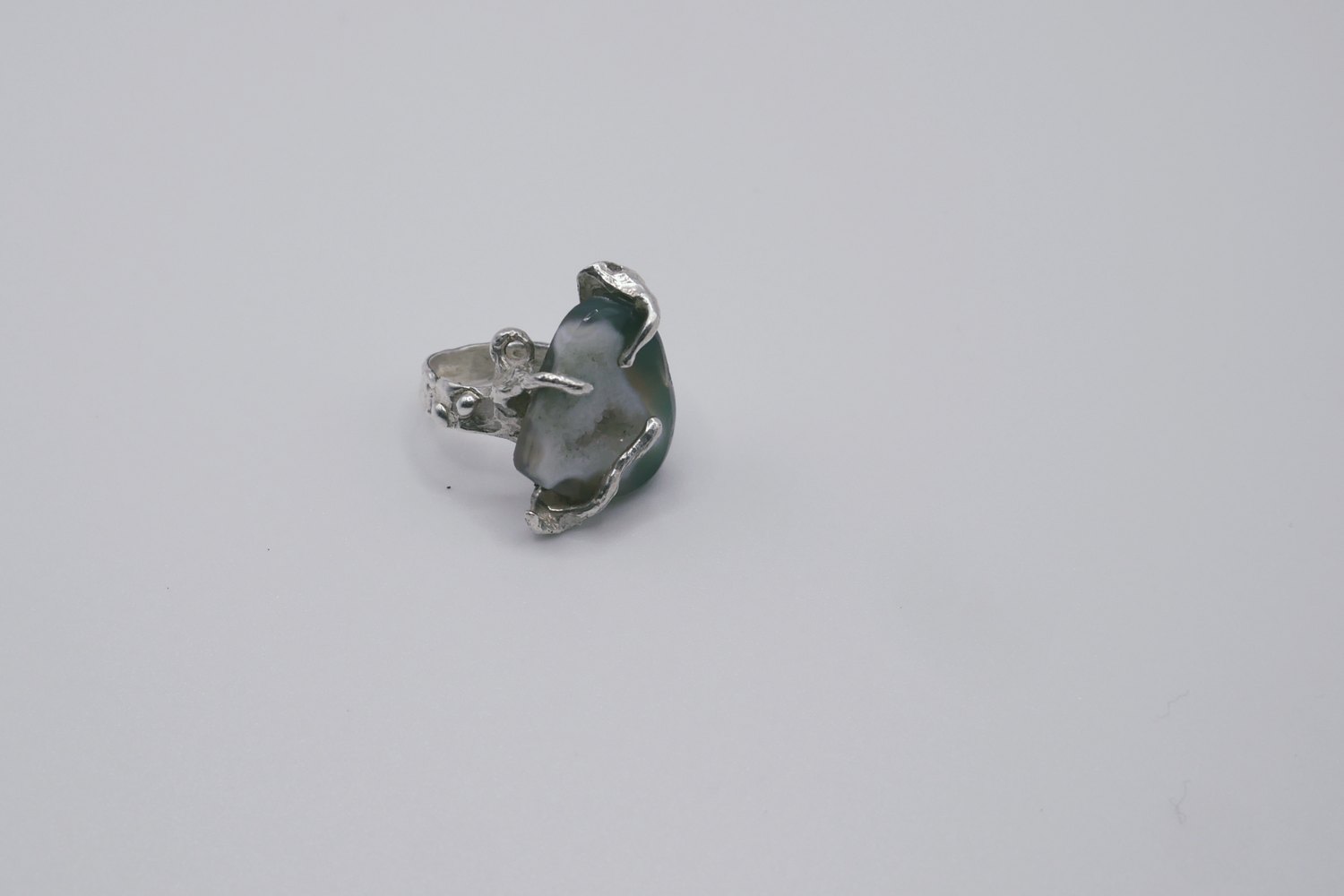Hand-crafted silver, shell and stone jewellery by Leomour