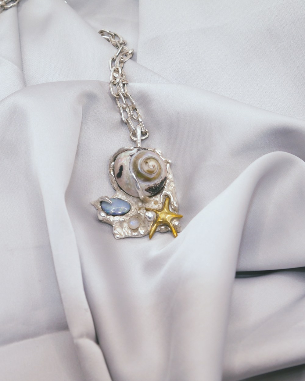 Hand-crafted silver, shell and stone jewellery by Leomour