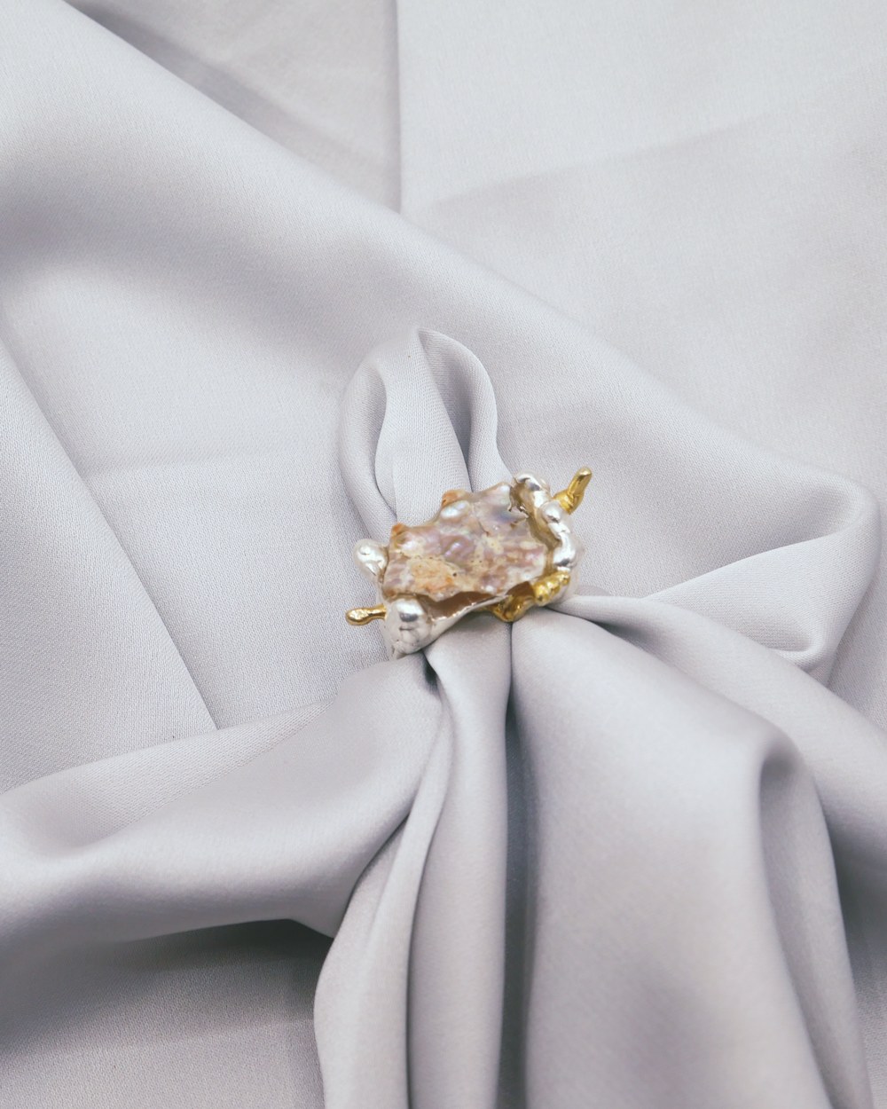 Hand-crafted silver, shell and stone jewellery by Leomour