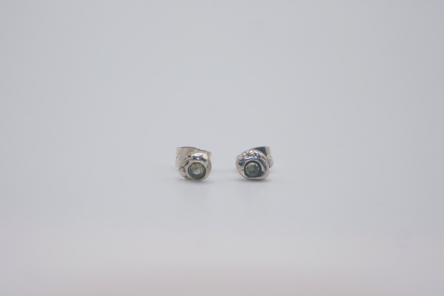 Hand-crafted silver, shell and stone jewellery by Leomour