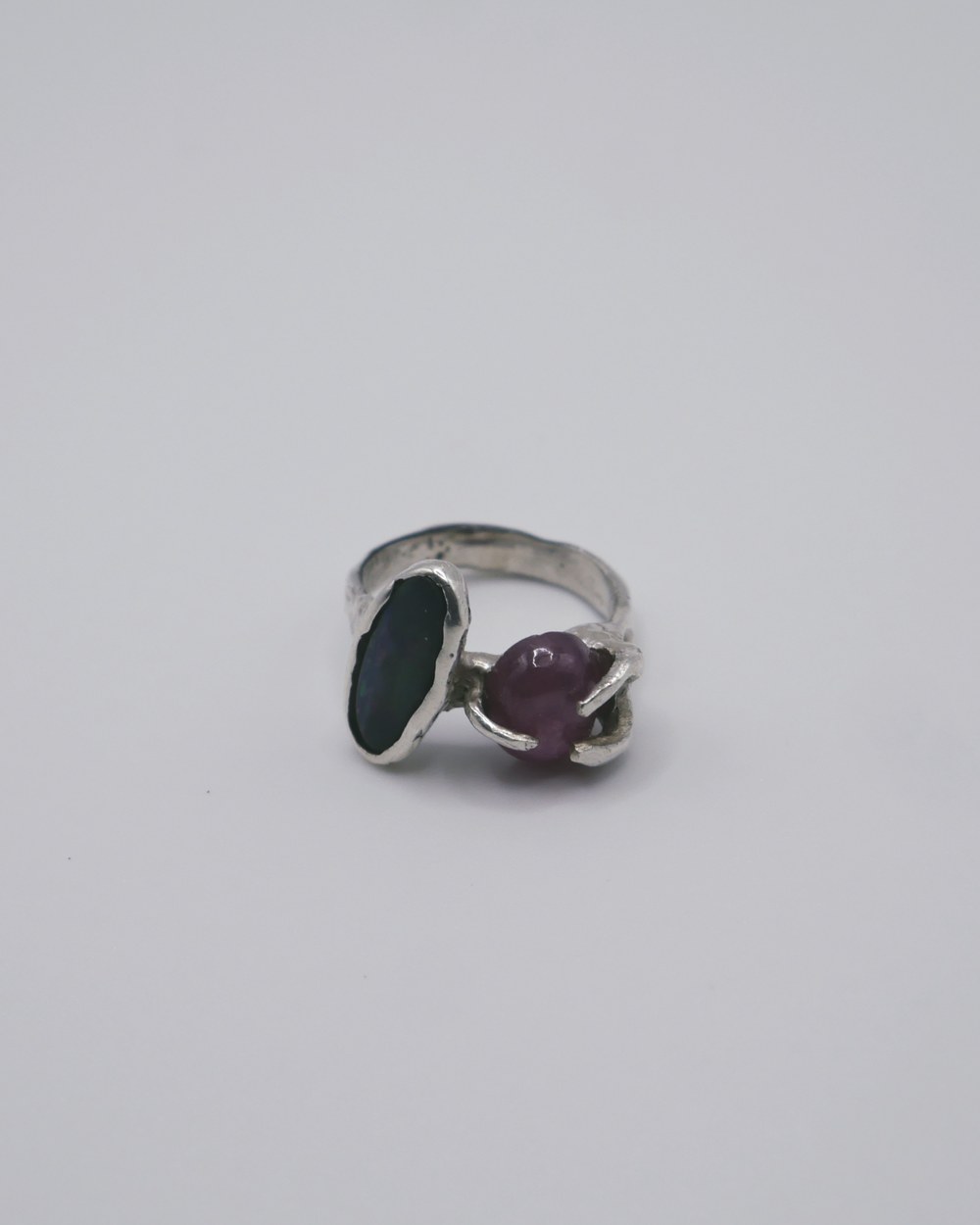 Hand-crafted silver, shell and stone jewellery by Leomour